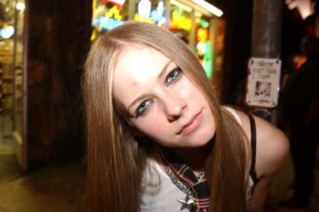 Avril Lavigne: la conspiración, la desaparición y el renacer de la estrella que relató la rebeldía de la generación milenial