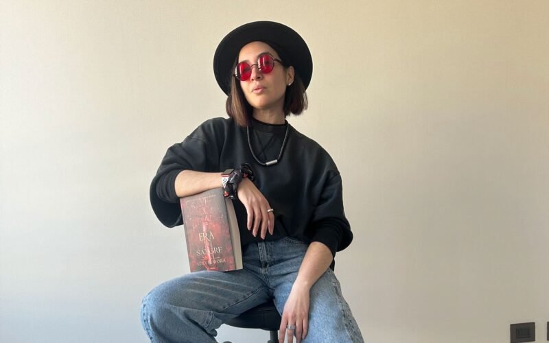 Lucy Mayora presenta su primer libro, Era de Sangre, una nueva visión del mundo vampírico en un escenario futurista