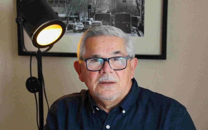Ulises Navea Díaz presenta ‘Cuentos, cartas y escritos de Emilio Martell’, su conmovedor debut literario