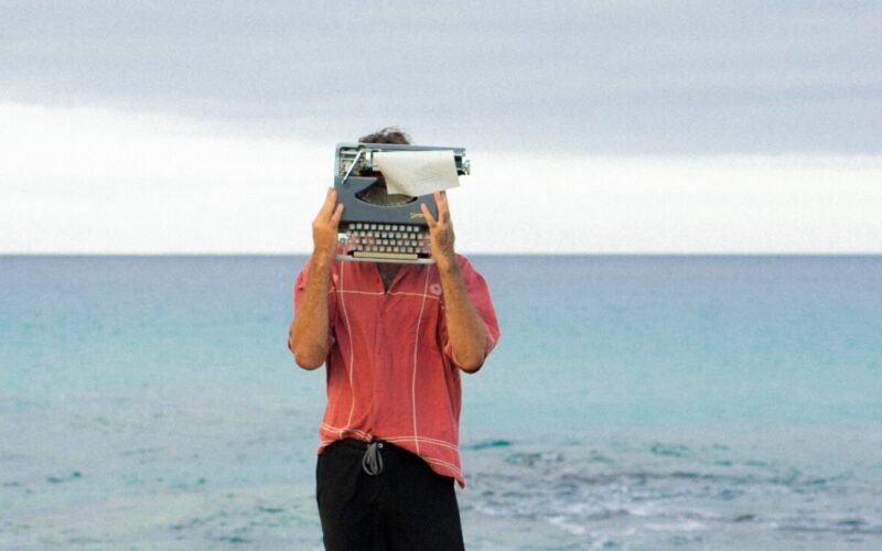 Tomás Nejamky presenta “Conversación con el mar” un homenaje a Fuerteventura y la naturaleza humana