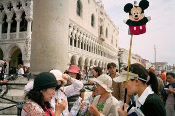 Venecia, a pesar de todo: libros para entender cómo sobrevive la ciudad más enigmática del mundo