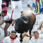 Tercer encierro de San Fermín 2025 | Trepidante y muy veloz encierro de los toros de Álvaro Núñez plagado de caídas, atropellos e imprudencias de los corredores