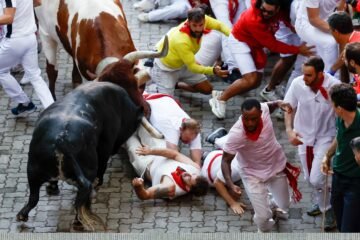 Segundo encierro de San Fermín 2025 | Larguísimo (5 minutos y 22 segundos) y peligroso segundo encierro de los imprevisibles toros de Cebada Gago