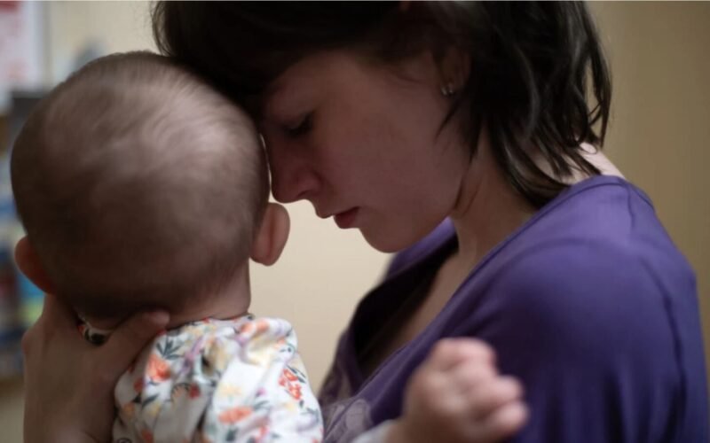 ‘Recién nacidas’: los hermanos Dardenne exploran con su crudo realismo la maternidad adolescente