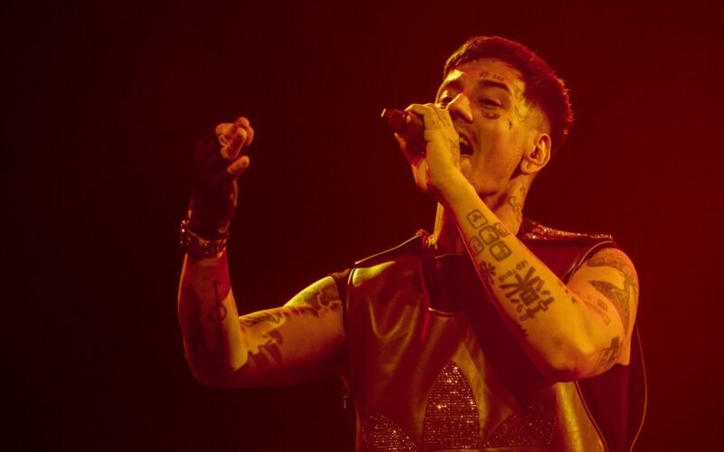 Duki culmina tres días de conciertos en un Movistar Arena de Madrid pintado de celeste y blanco