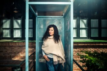 Aliyeh Ataei, escritora iraní: “Escribo sobre la violencia con frialdad porque crecí en ella”