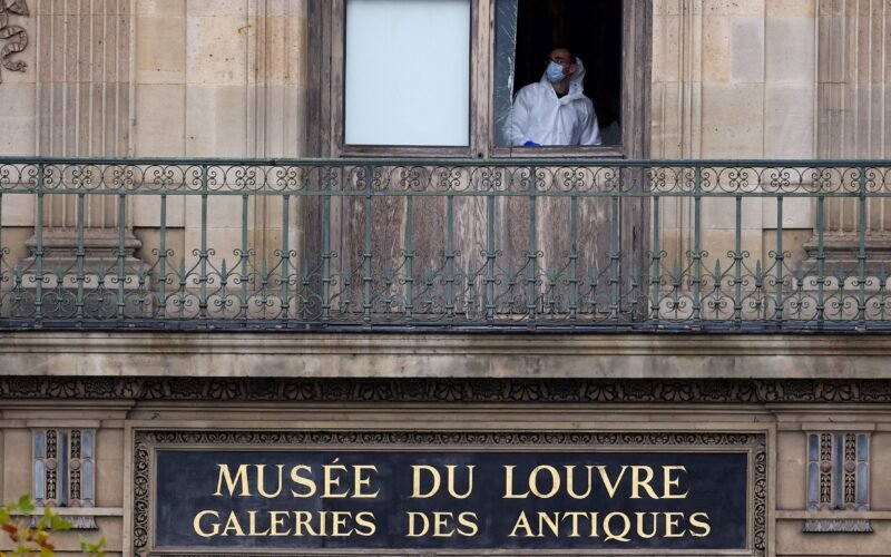 Ladrones de ‘guante fácil’ en el Museo del Louvre
