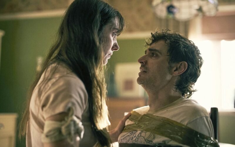 ‘Together’: el terror de la vida en pareja cuando uno se ha zampado la personalidad del otro