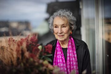 Margaret Atwood: “A las mujeres mayores solo nos permiten ser dos cosas: sabias ancianas o viejas brujas malvadas”