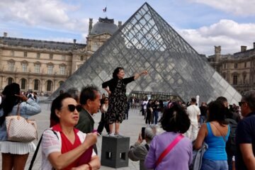 Los trabajadores del Louvre convocan una huelga ante la degradación del museo