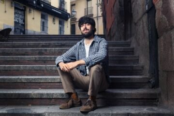 David Uclés se retira de un evento sobre la Guerra Civil por la presencia de José María Aznar e Iván Espinosa de los Monteros