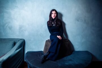 Espido Freire: “Ahora se va a por el eslabón débil. A por los jubilados, el sistema de pensiones…”