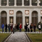 Seguir vendiendo entradas o “el suicidio”: el dilema de los museos españoles ante los récords de visitantes