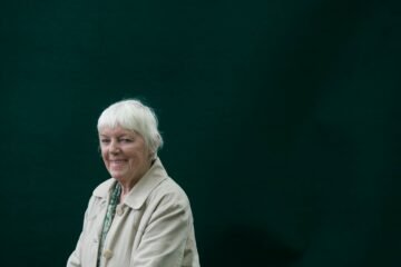 ‘Una madre trabajadora’, de Agnes Owens: una novela nada edificante, urticante y completamente maravillosa