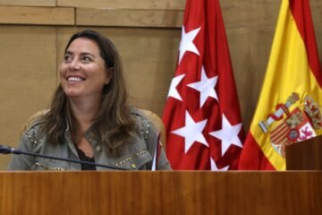 Cállate por tu padre