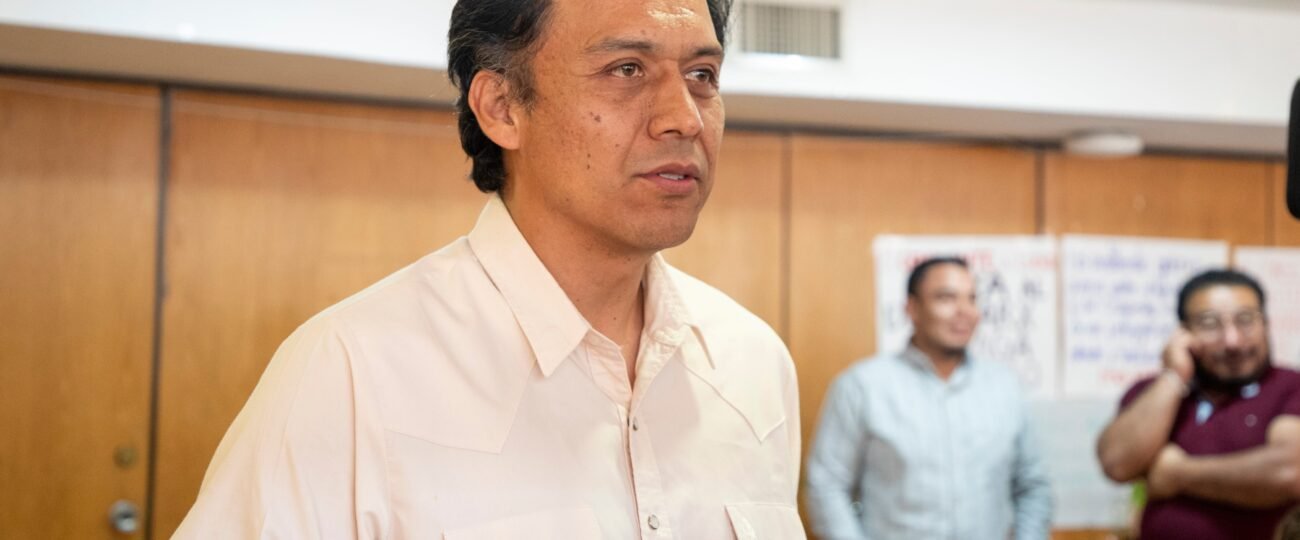 Marx Arriaga recibe el oficio de su despido tras cuatro días atrincherado en la SEP