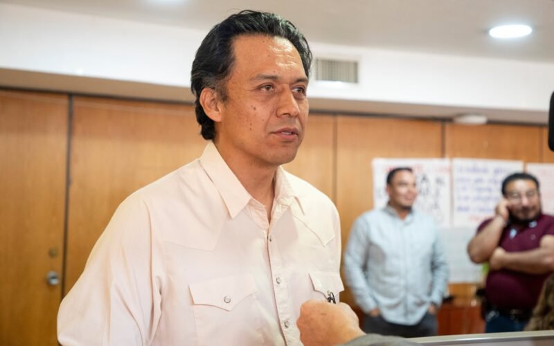 Marx Arriaga recibe el oficio de su despido tras cuatro días atrincherado en la SEP