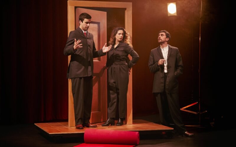 ‘Niebla’: el existencialismo de Unamuno se convierte en una fiesta teatral