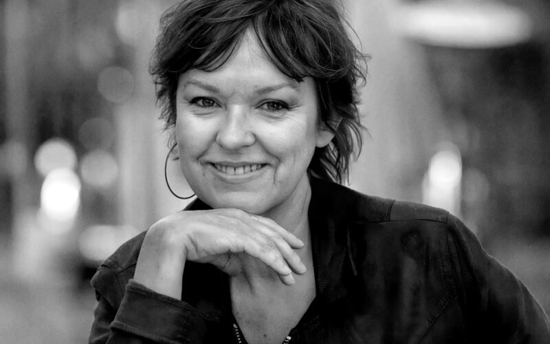 ‘Estación saturno’: una novela con ovnis, miserias familiares y corrupción que ve el futuro