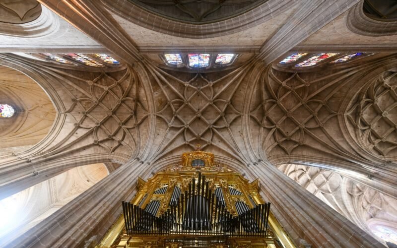 Descubriendo los órganos catedralicios de España, esos gigantes que, a menudo, duermen en el anonimato