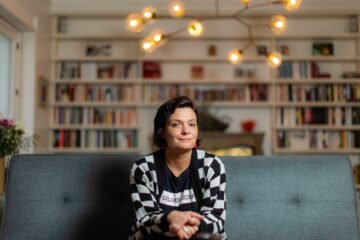 Melba Escobar, escritora: “Las mujeres perdemos mucho de lo que hemos construido al ser madres”