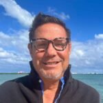 Diego Covarrubias presenta “40 episodios en la vida de un tal Lucas”, una novela donde el humor y el absurdo transforman la realidad cotidiana