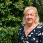 Ana Leonor Mora Castro revive la magia  de Liverpool en su deslumbrante  biografía musical ‘Martina y los Cuatro  Escarabajos’