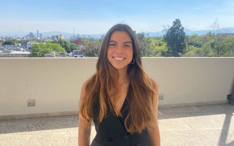 Marta Delgado Hernán debuta con una historia intensa sobre amor, secretos y redención