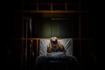 ‘Invisible’, el fenómeno literario convoca a sus millones de lectores jóvenes sobre las tablas del teatro