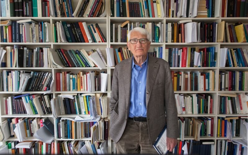 Habermas: el filósofo que creyó que convencer era posible