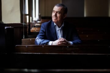 Lorenzo Silva recrea la vida del general Campins, fusilado por mantenerse leal a la Republica