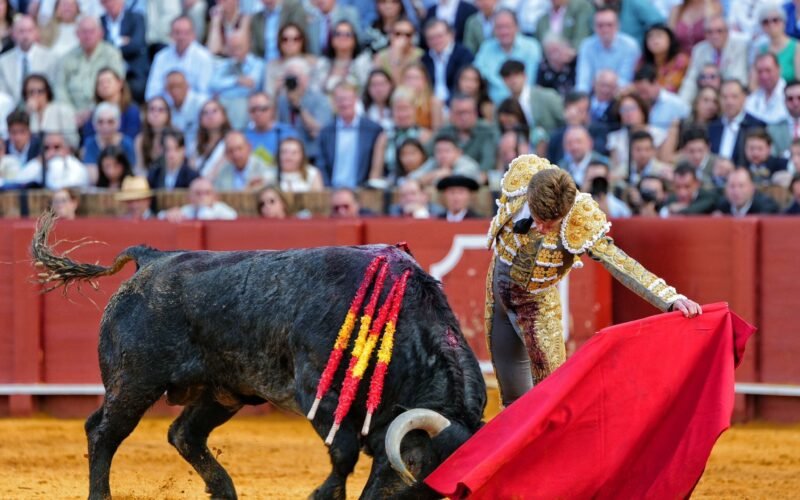 ¡Albricias! Protestas en La Maestranza