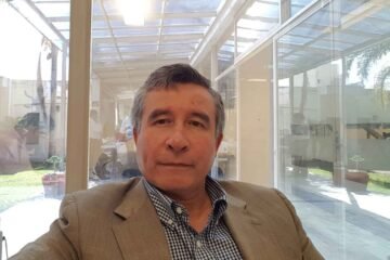 ANTONIO NAVARRO D’AMIANO REVOLUCIONA LA NOVELA EDUCATIVA Y LA CONCIENCIA HUMANA EN SU OBRA ‘ARCA’