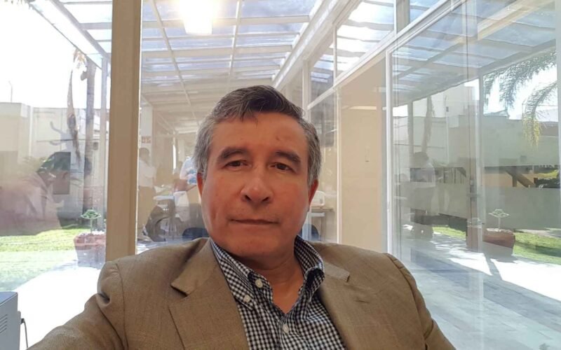 ANTONIO NAVARRO D’AMIANO REVOLUCIONA LA NOVELA EDUCATIVA Y LA CONCIENCIA HUMANA EN SU OBRA ‘ARCA’
