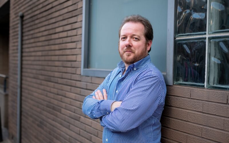 ‘El Hijo del Hombre’: el nuevo salto al abismo de Juan Esteban Constaín por descubrir y narrar la historia del niño que con su luz nos salvaría