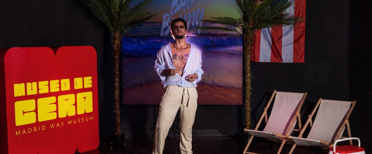 Brillante, tatuado y con una barba incrustada pelo a pelo: Bad Bunny ya ‘actúa’ cada día en el Museo de Cera de Madrid