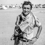 Arturo Pérez-Reverte, sobre sus fotografías en el frente: “En la guerra la cámara no servía de escudo, te ponía en peligro”