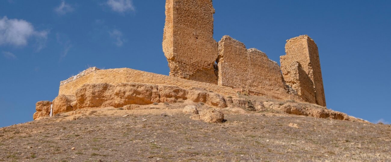 Falta de inversión, abandono, derrumbes y hasta fiestas ‘rave’: España no sabe qué hacer con sus castillos