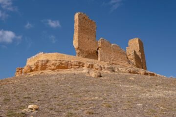 Falta de inversión, abandono, derrumbes y hasta fiestas ‘rave’: España no sabe qué hacer con sus castillos