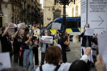 Las bibliotecas públicas de Barcelona en huelga a las puertas de la selectividad: “En casa no puedo concentrarme”