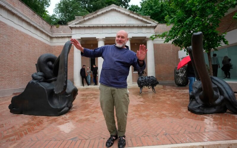 Una empresaria de mascotas y la exigencia de “promover valores estadounidenses”: la ofensiva cultural de Trump golpea la Bienal de Venecia