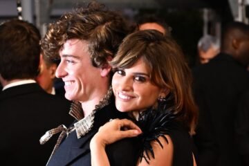 Guitarricadelafuente emociona al piano en Cannes tras una ovación apoteósica para Los Javis con Penélope Cruz entre lágrimas