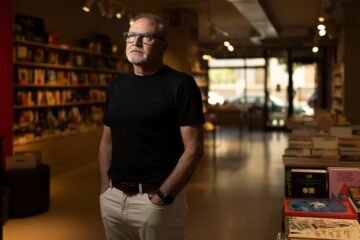 Pere Pena fa un exercici de “postmemòria” sobre la Guerra Civil a la novel·la ‘Sota la pell, un arbre’