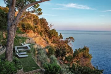 Al borde de acantilados, sobre formaciones rocosas o frente a la playa: jardines que resisten junto al mar