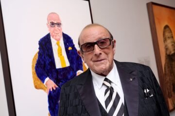 Muere a los 94 años el legendario Clive Davis, ejecutivo musical con oído infalible que fichó a Whitney Houston y a Bruce Springsteen