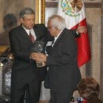 Una antigua entrevista al escritor Carlos Monsiváis desata una tormenta política en México