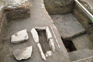 Hallada la tumba de un niño del siglo XII a las puertas de la muralla de Ávila