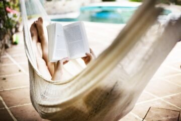 Contra els errors del món: un repàs del curs literari