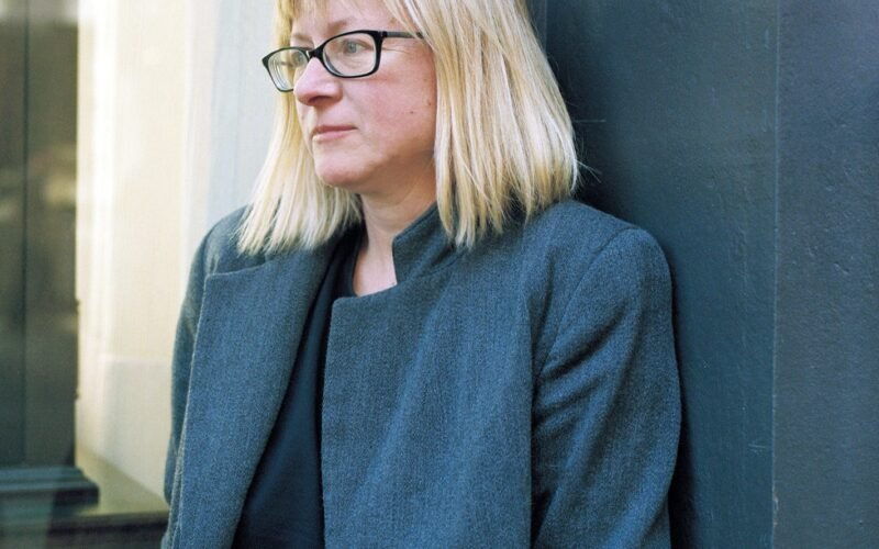 Helen DeWitt: “Los editores tratan al autor como a un apestado hasta que toca salir a vender”