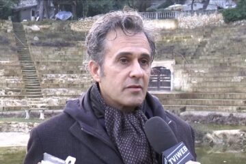 La increíble historia del hombre que construyó un falso teatro romano en Italia y vendió entradas para visitarlo
